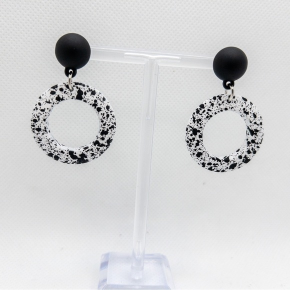 Black and White Paint Splatter Resin Ring Drop Earrings Lightweight Artsy Fun - Picture 6 of 9
